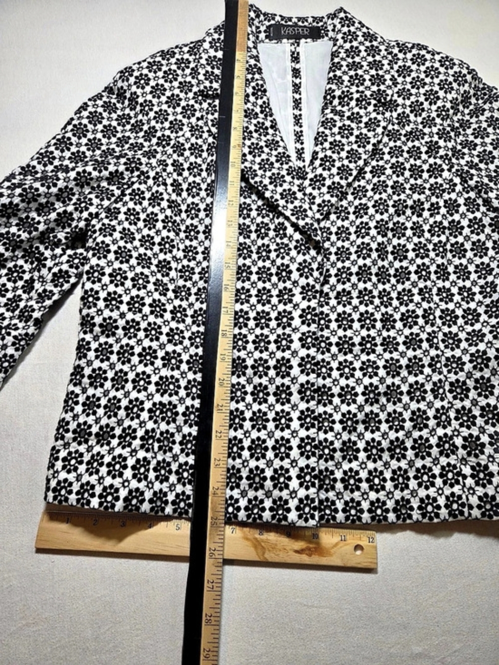 Kasper Floral Blazer in Black & White Like New